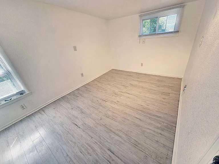 2nd Floor S. Bedroom