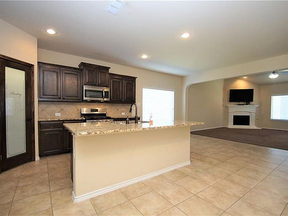 5th image of 4501 Green River Dr