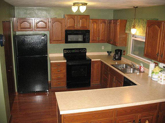 kitchen w/updated appliances