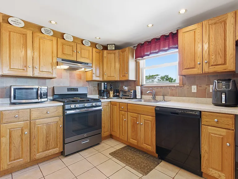 26 Saint Martin St #B — Photo 2