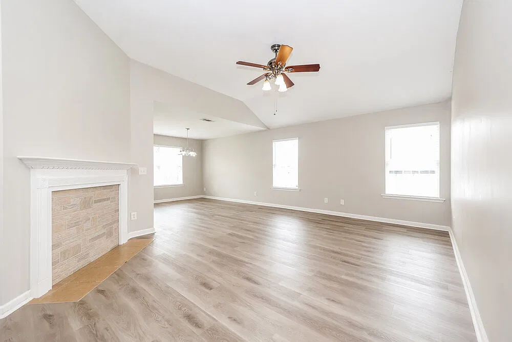 3 bed, 2.0 bath, 2051 sqft, $2,260 — Photo 4