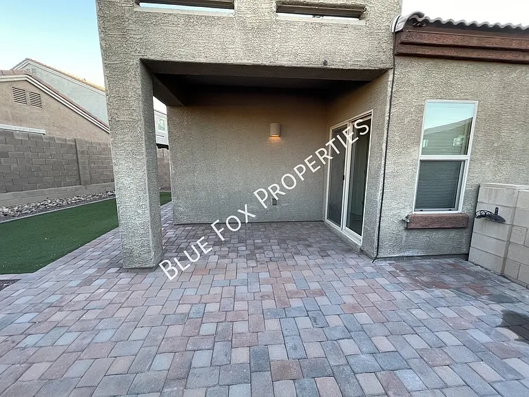 8721 N Black Pine Dr — Photo 1
