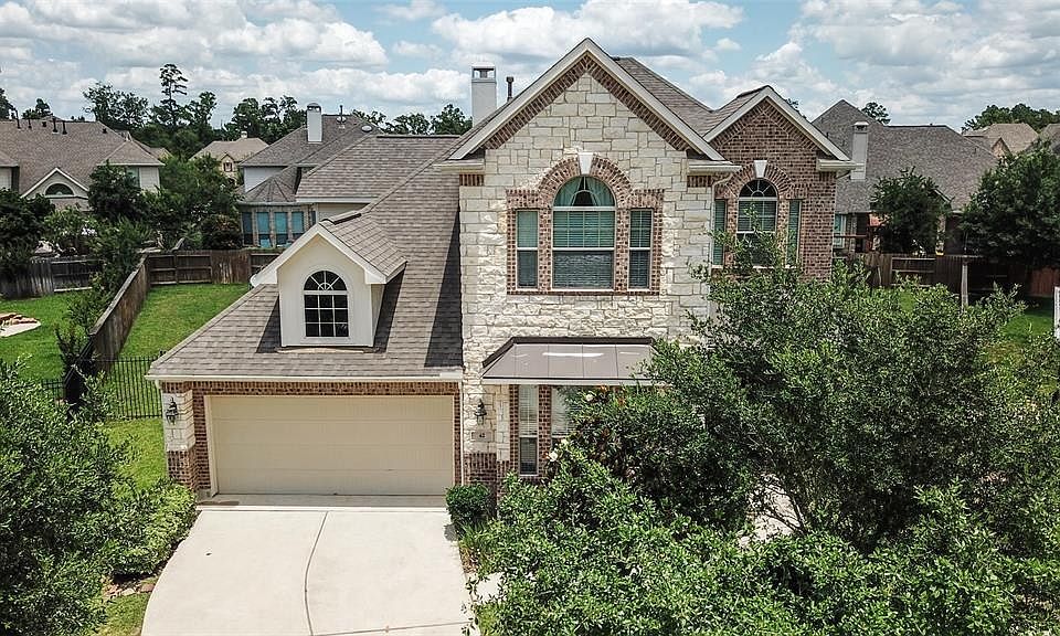 Gorgeous Home at End of the CuldeSac!!  Huge Lot!  Plenty of Room for Pool and lots of yard space left!  Gorgeous custom touches throughout!  Lovely Neighborhood with Parks and Pools. Minutes to nearby shopping and wonderful restaurants!