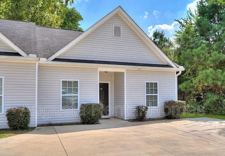 207 Old Berzelia Rd — Photo 2