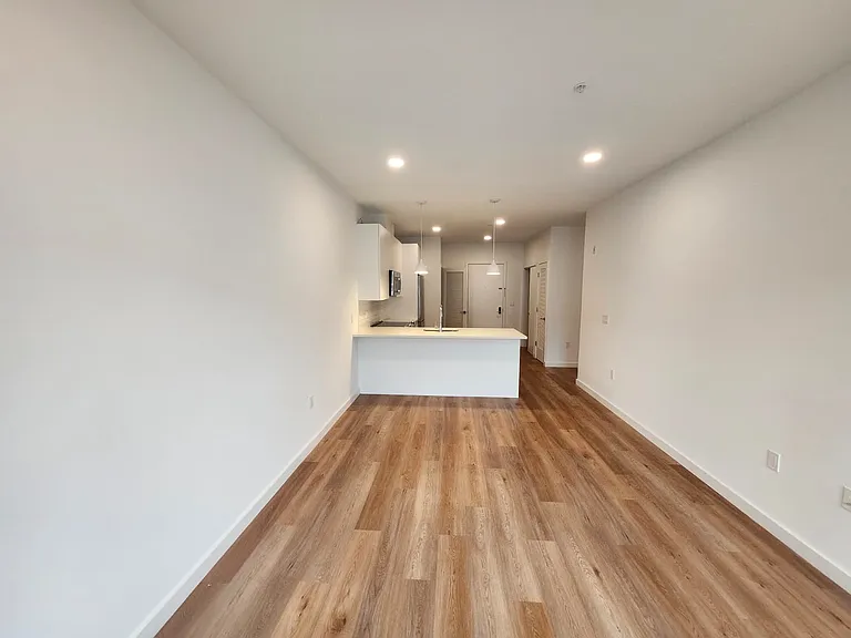 27 Freeway Dr E #45E — Photo 2