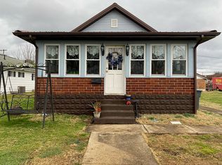 1013 Virginia St, Ravenswood, WV 26164