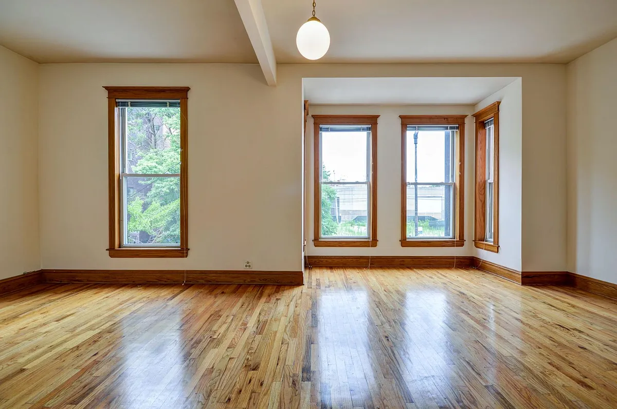 Building Photo - 2748 N Lincoln Ave #2