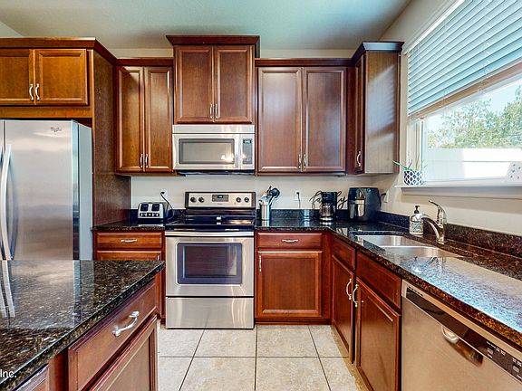 3rd image of 233 ADELANTO Avenue
