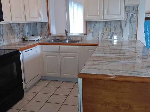 4th image of 451 Marsh Ave