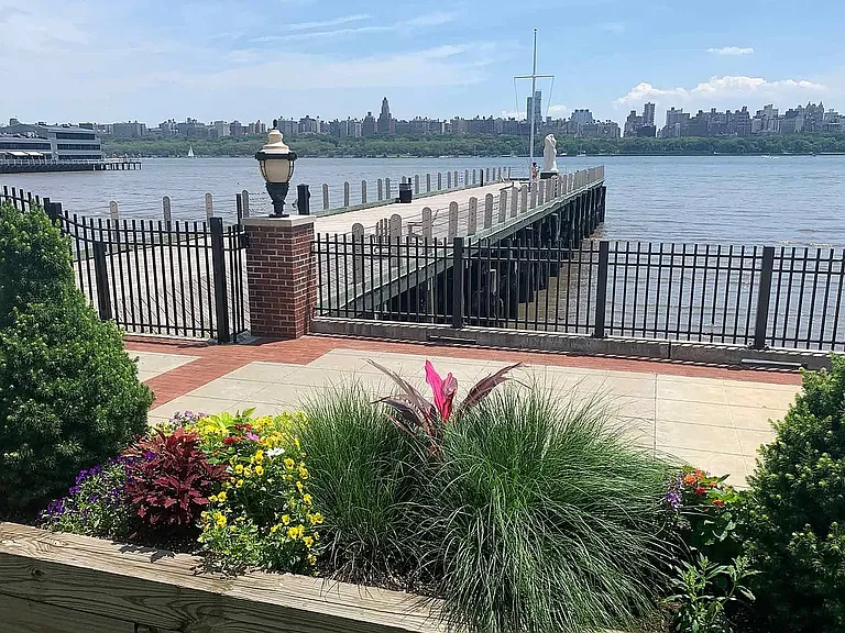 The View at Edgewater — Photo 12