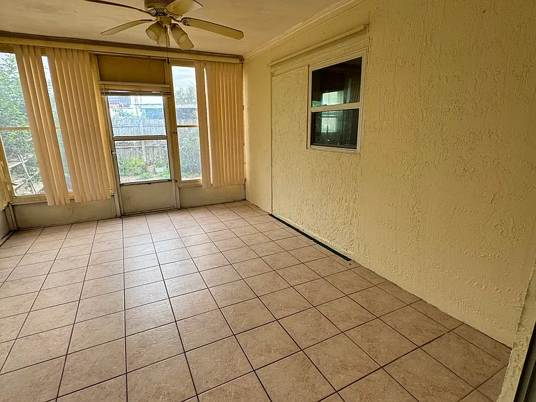 9945 Woodridge Ct — Photo 9