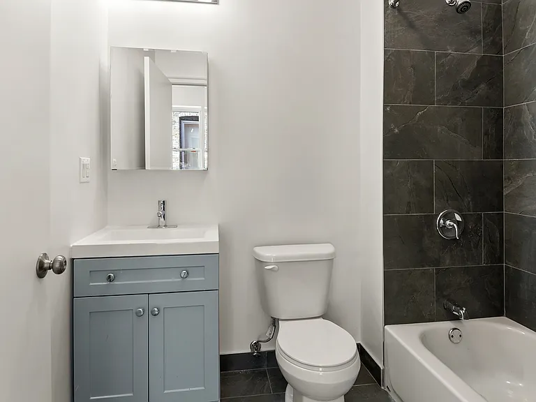 1047 Morris Ave #5 — Photo 14