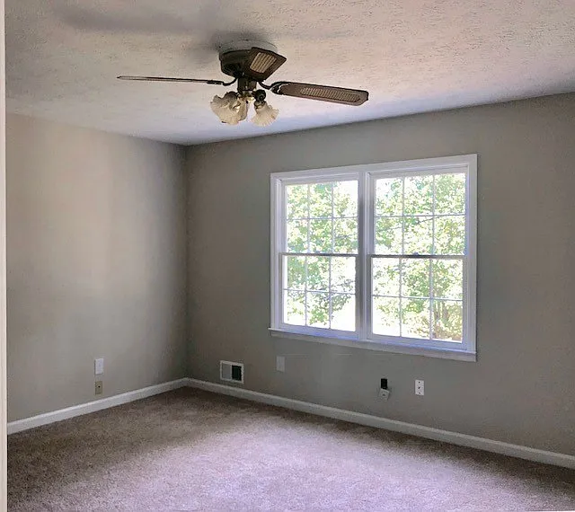 Large 3 bedroom 2 bath home in the heart of Kennesaw — Photo 3
