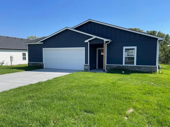 1330 E Skyview Dr, El Dorado, KS 67042
