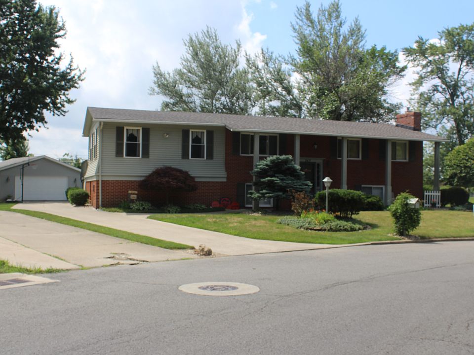 1st image of 747 Briarwood Dr