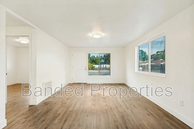 2 bed, 1.0 bath, 792 sqft, $1,695 — Photo 2