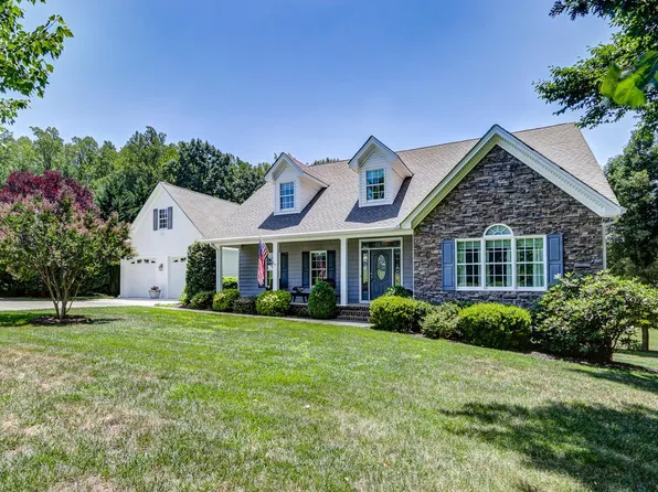 1117 Elkwood Ter N, Forest, VA 24551