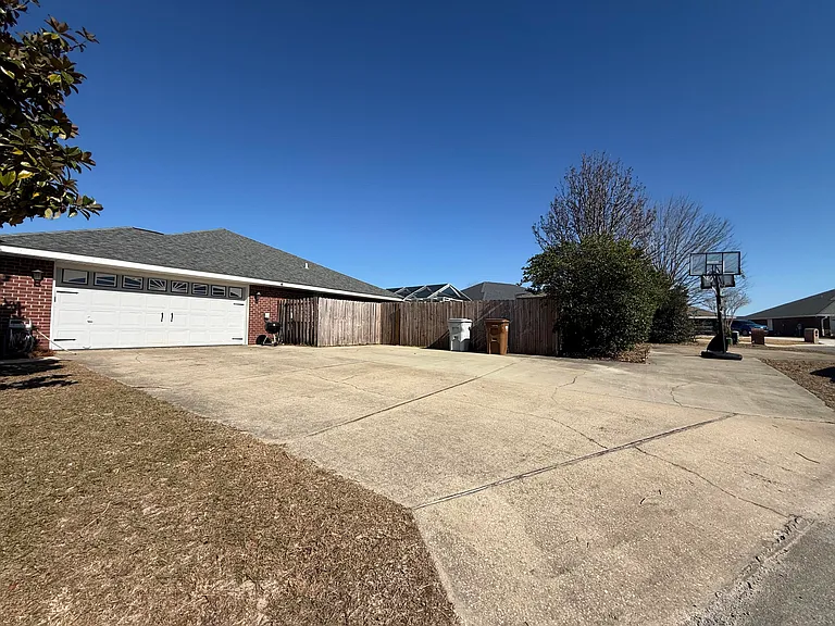 2414 Heritage Cir — Photo 6