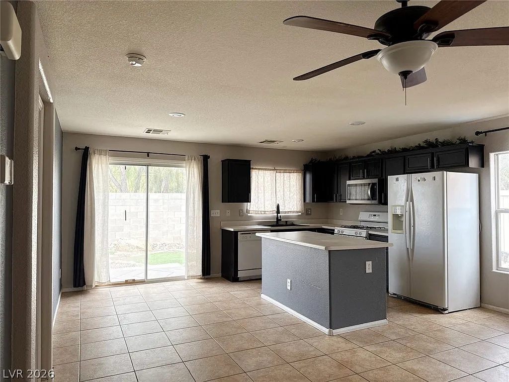 2 bed, 2.0 bath, 963 sqft, $1,750 — Photo 3