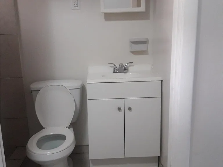 645 NW 32nd St #7 — Photo 5