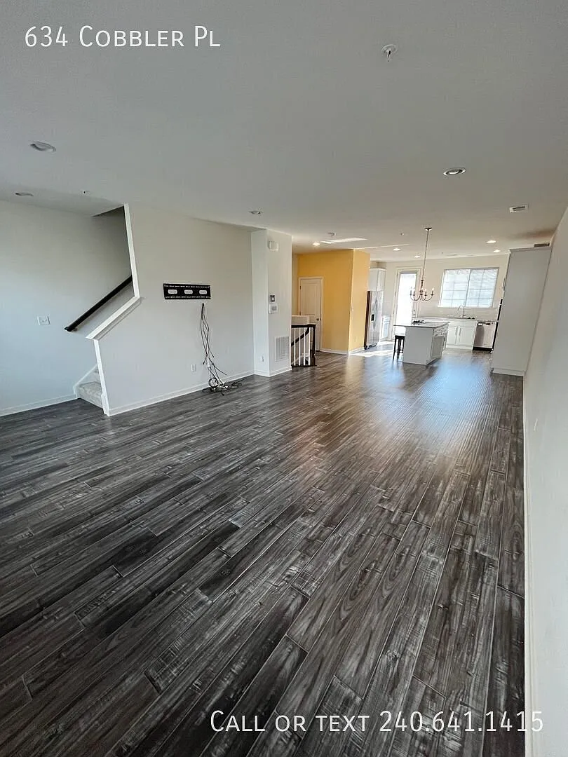 Gorgeous 4 BR/ 3.5 BA Townhome in Summit Hall Reserve! — Photo 4