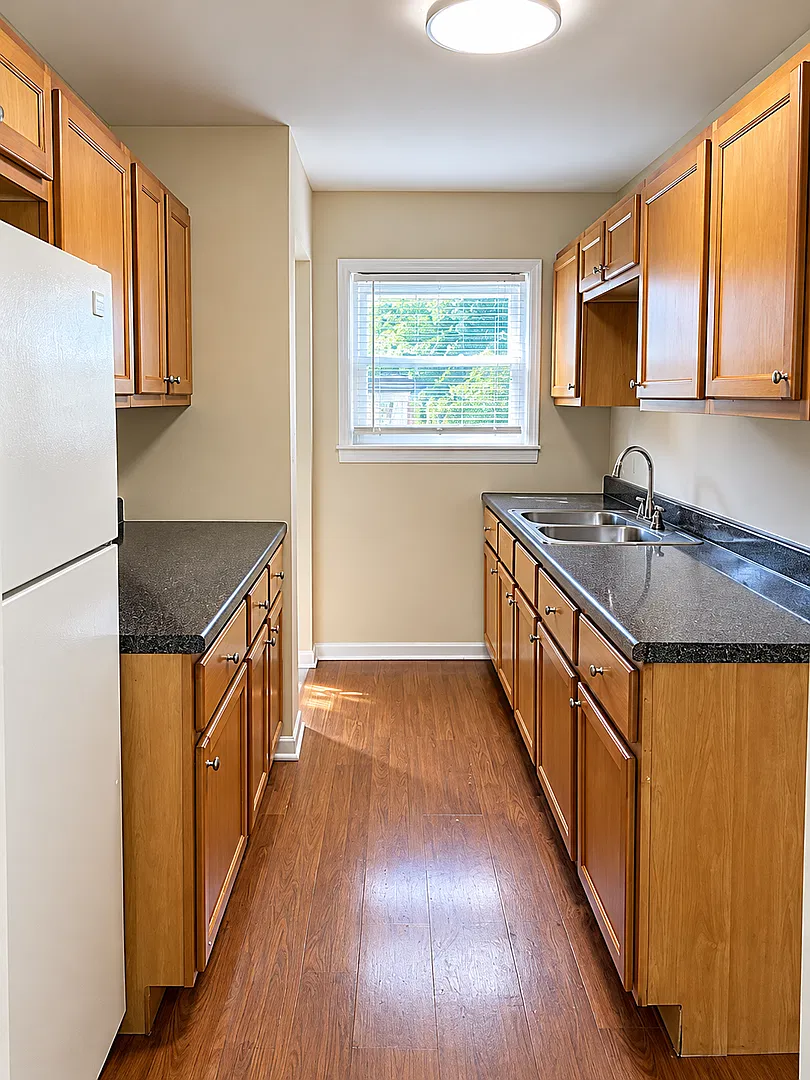 4 Bedroom 2 Bath — Photo 4