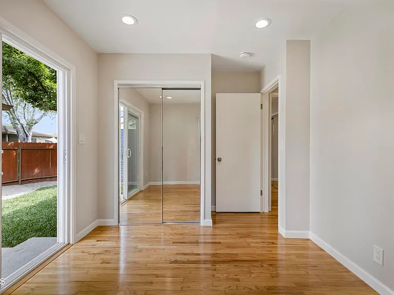 420 Violet Ave — Photo 17