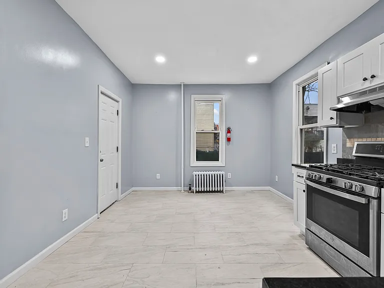 145 E 31st St #1 — Photo 15