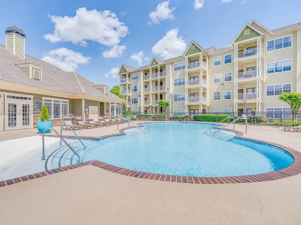 Vintage Retreat Apartments