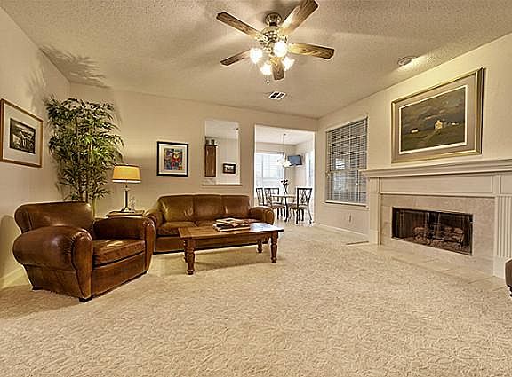 3rd image of 2501 Wilma Ln