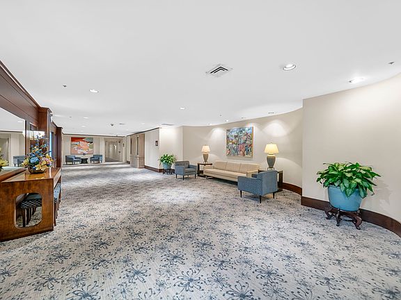 5th image of 4545 W Touhy Ave APT 424W