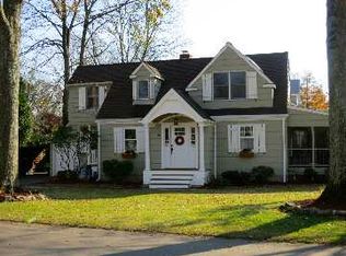 101 Henry St, Fairfield, CT 06824