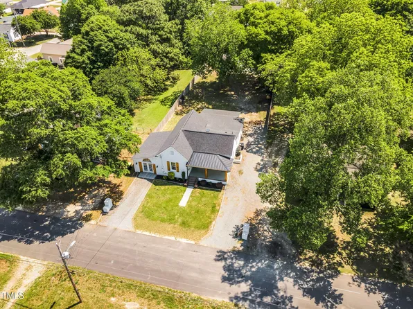 105 N 11th St, Erwin, NC 28339