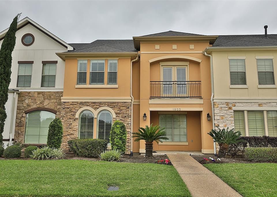 1st image of 1922 Palm Forest Ln