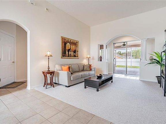 4th image of 10323 Meadow Crossing Dr