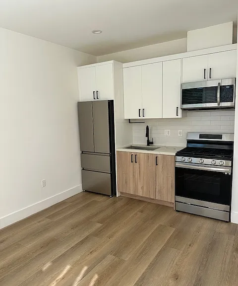 14249 Sylvan St — Photo 3