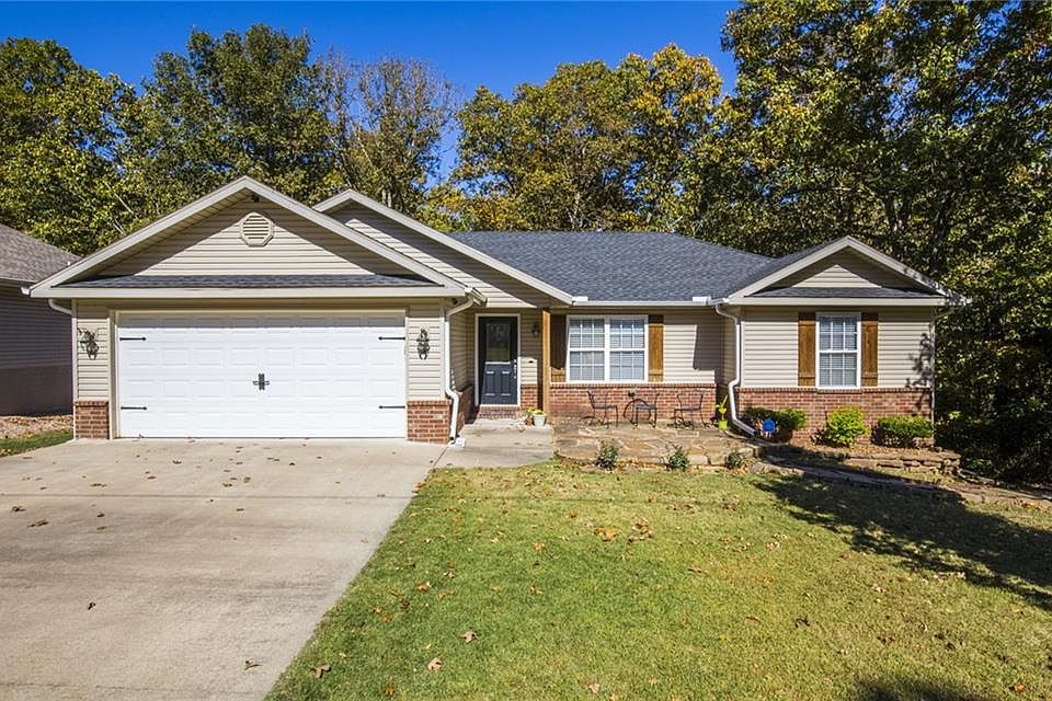 1st image of 9 Reighton Dr