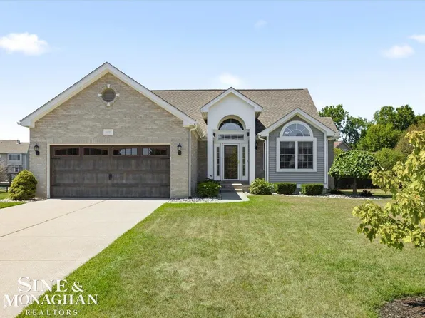 4118 Aspen Cir, Grand Blanc, MI 48439