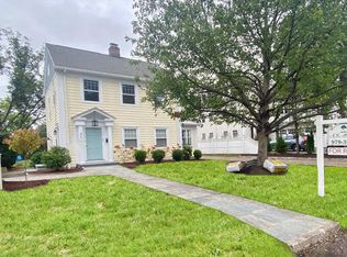 40 E Maple St #2, New Canaan, CT 06840