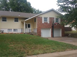 4 N Woodland Ct, Mount Hope, KS 67108