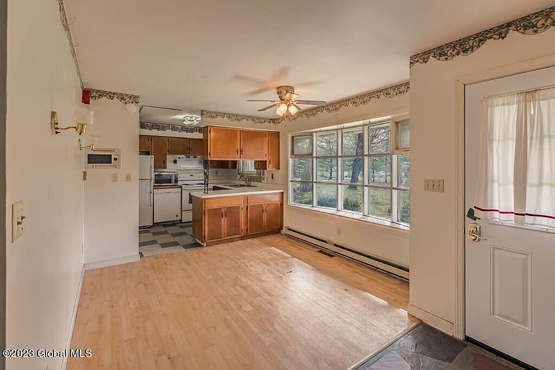 5th image of 633 MacElroy Road