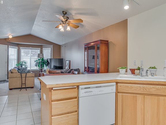 4th image of 11538 NE 32nd St