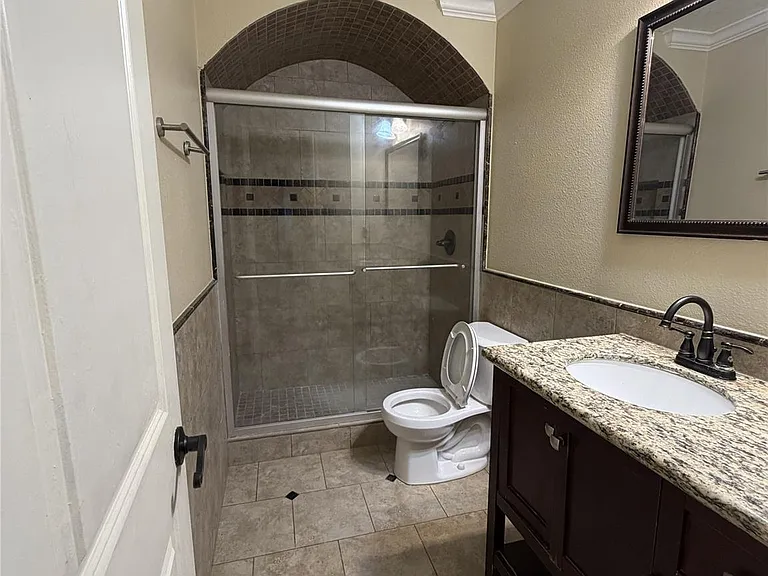 7811 Fall Glen Dr — Photo 10