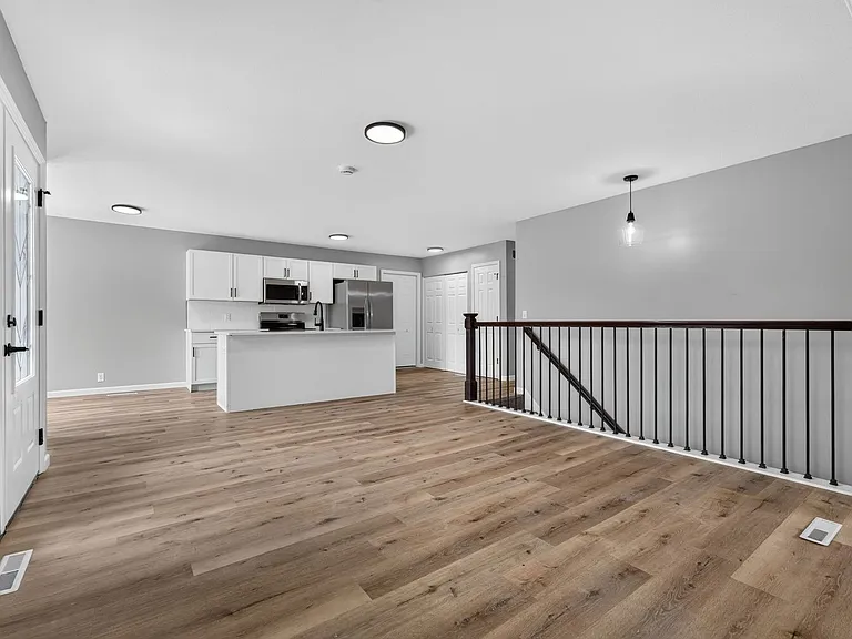 2111 Timber Creek Dr — Photo 3