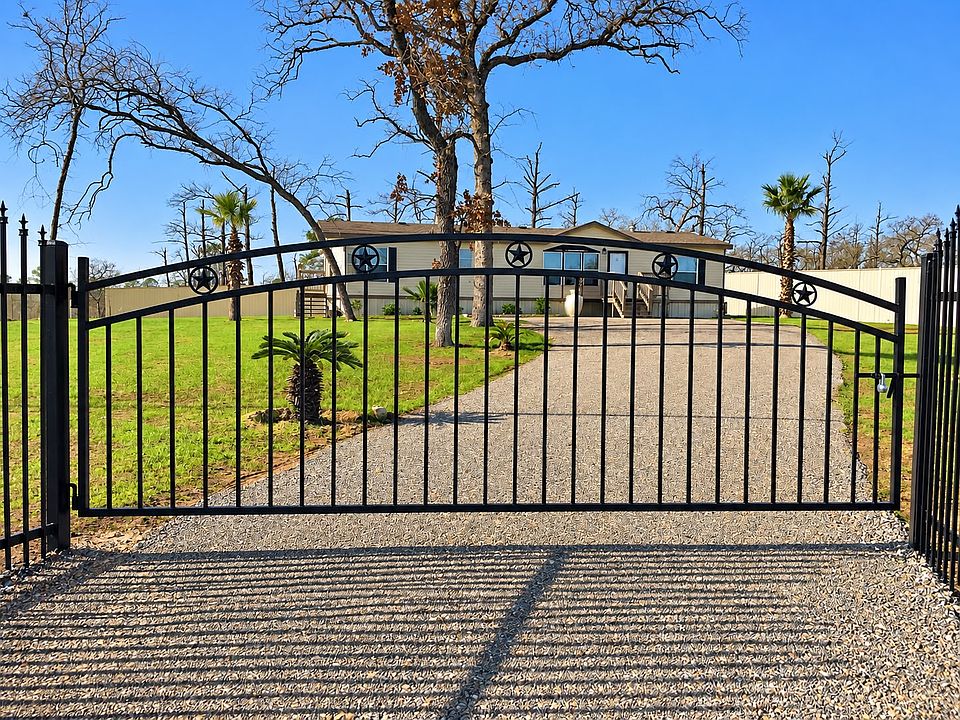 Private gated home, minutes for downtown Bastrop!