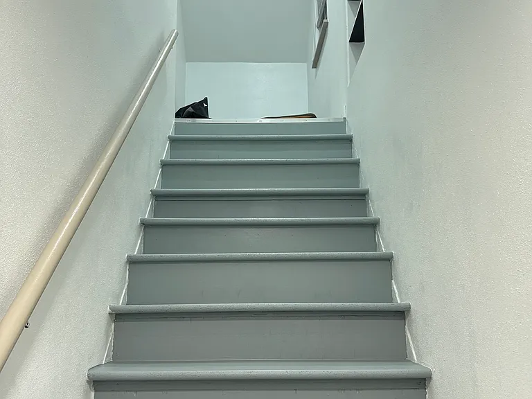access to 2nd floor