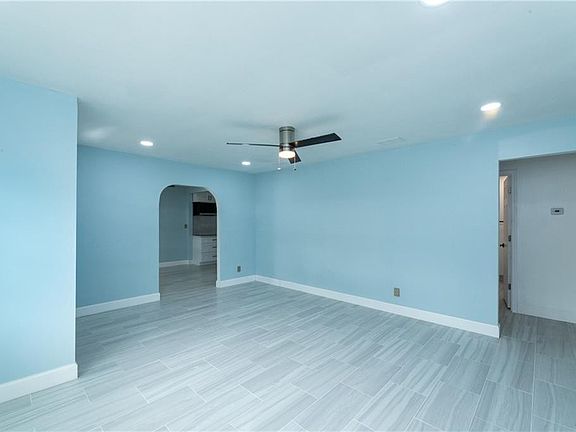 4th image of 619 Oakwood Ave