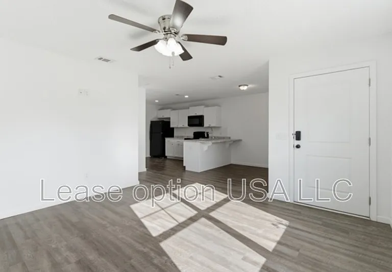 34 Pine St #C — Photo 8