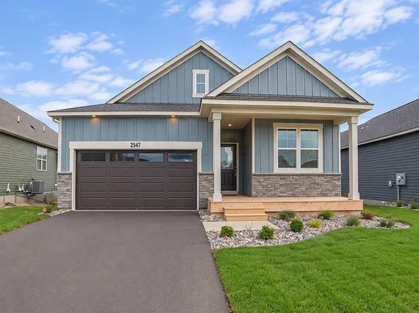 2147 Bluff Heights Dr, Shakopee, MN 55379