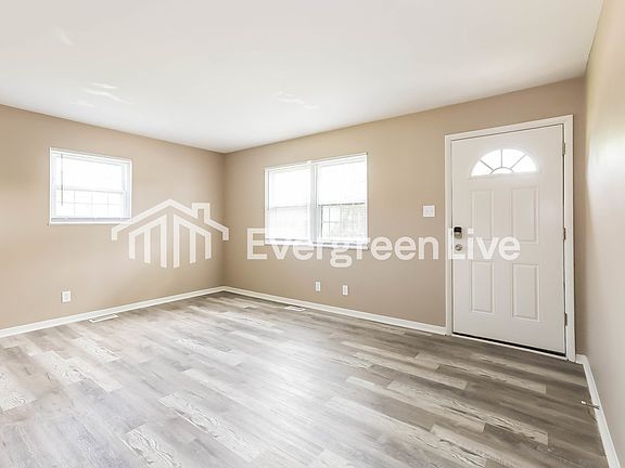 2nd image of 2422 Sharon Ave